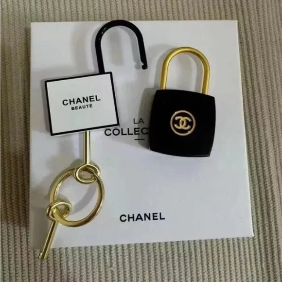 CHANEL Black and Gold Accessory Set - Picture 6 of 16